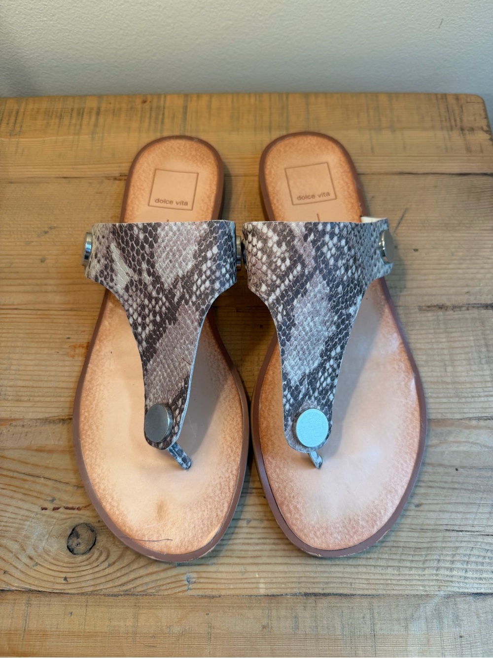 Dolce Vita Polli Studded Thong Sandals – Size 10